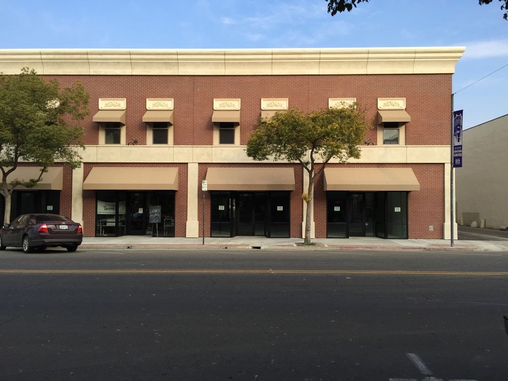 Retail For Lease: 213 W 8th St, Hanford, CA 93230